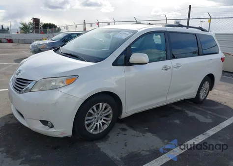 2016 Toyota Sienna Xle 8 Passenger z USA, uszkodzony, nr VIN 5TDYK3DC3GS699067